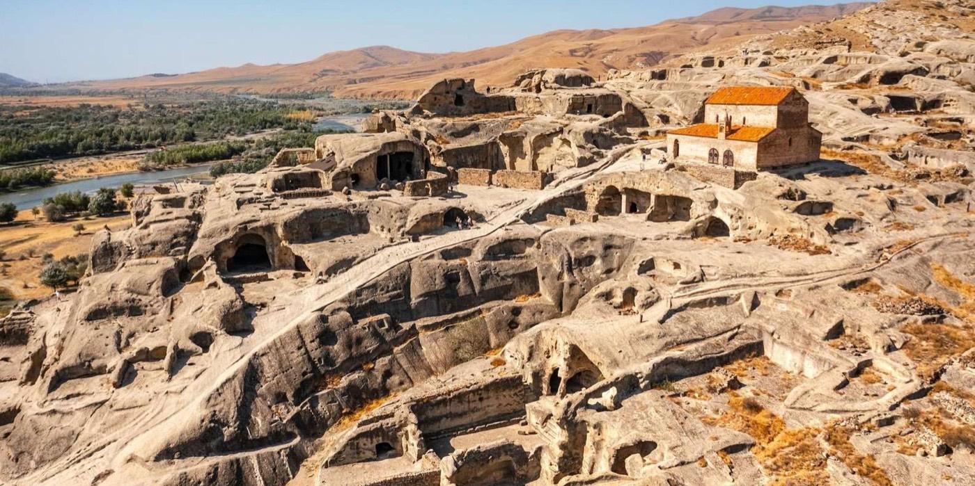 Уплисцихе — древний пещерный город над Курой